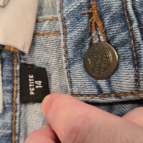 HARLEY-DAVIDSON CLASSIC FIT BOOTLEG STRAIGHT FIT JEANS. SIZE 14 PETITE. - Picture 4 of 12